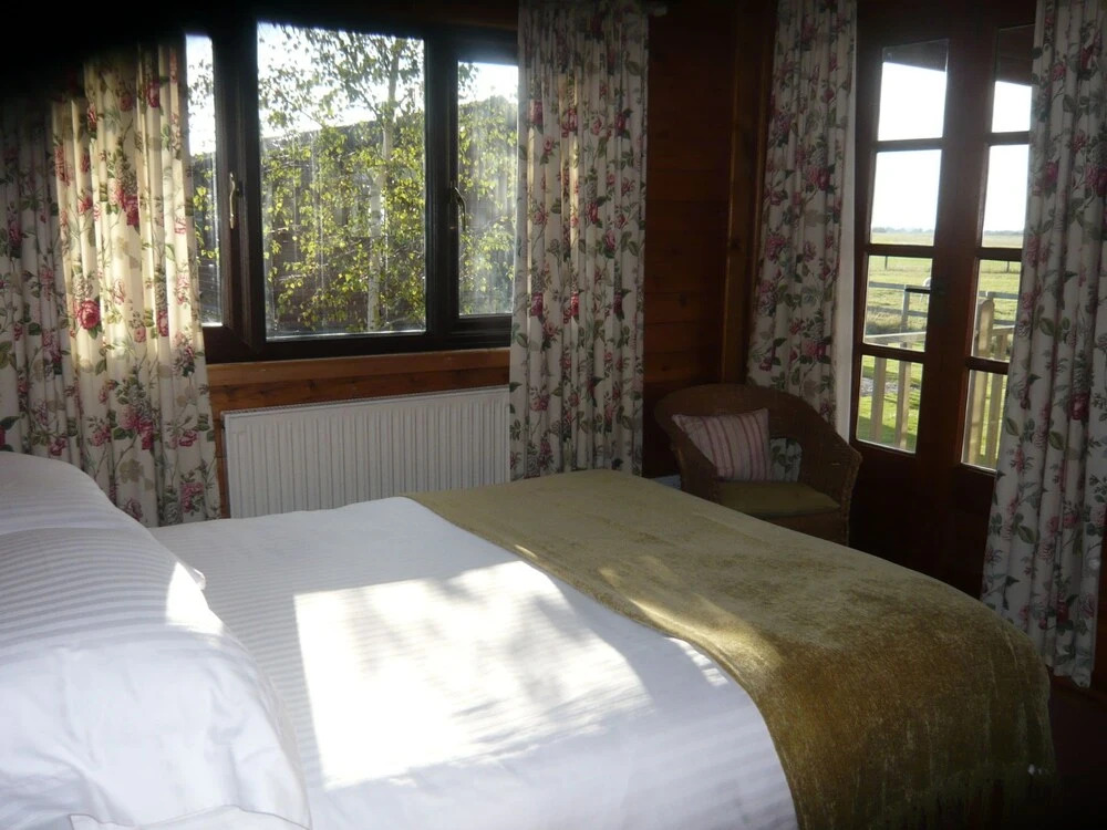 Cosy Pine Lodge With far Reaching Country Views and Large sun Deck