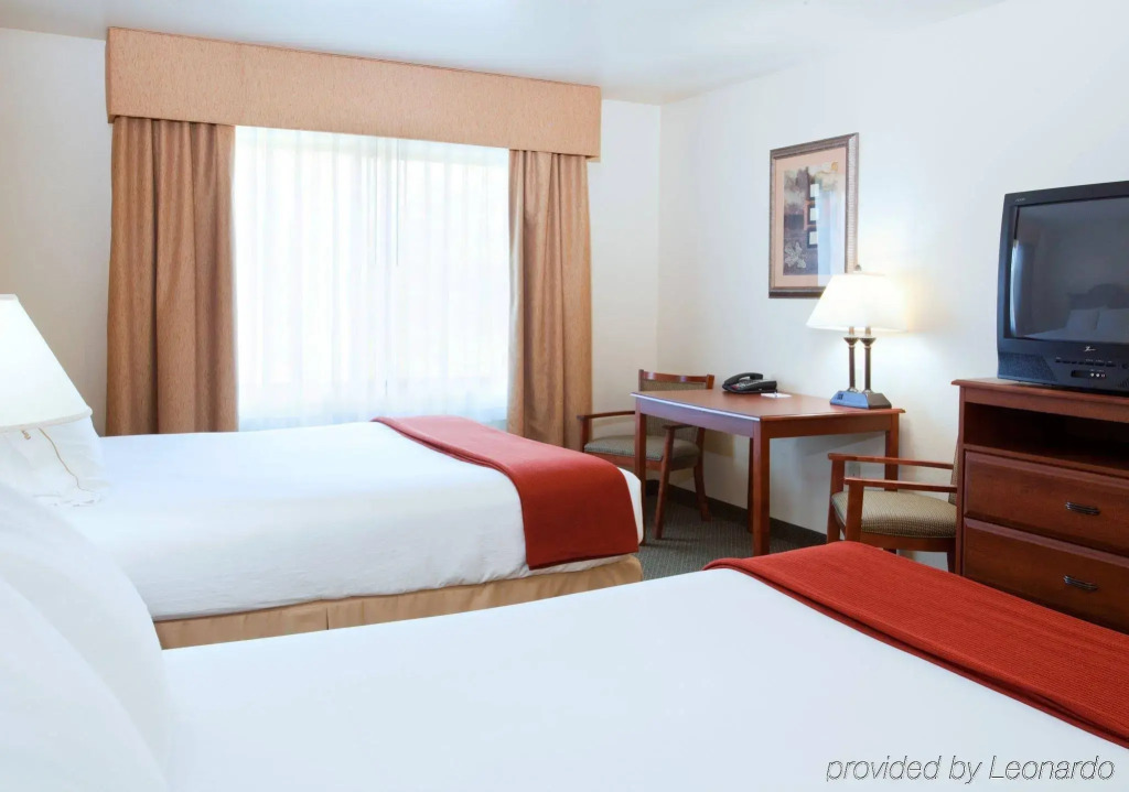 Holiday Inn Express & Suites Rocky Mount Smith Mountain Lake by IHG