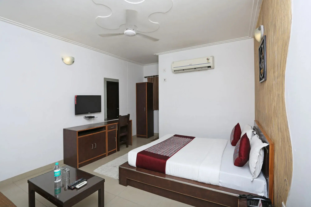 Hotel Om Paradise by OYO