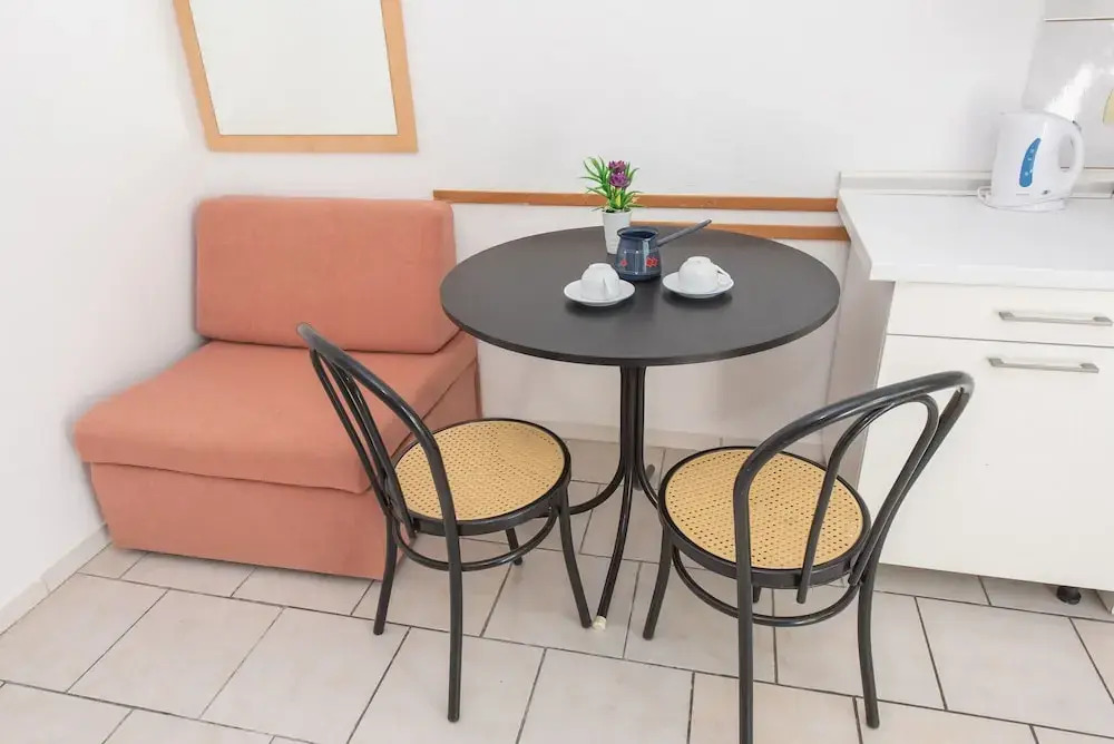 Relaxing Apartment in Okrug Gornji near Mavarstica Beach