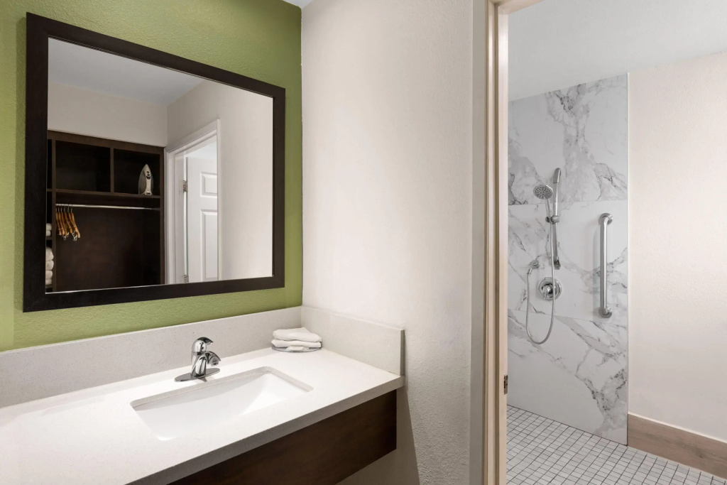 Travelodge Inn & Suites by Wyndham Anaheim on Disneyland Dr