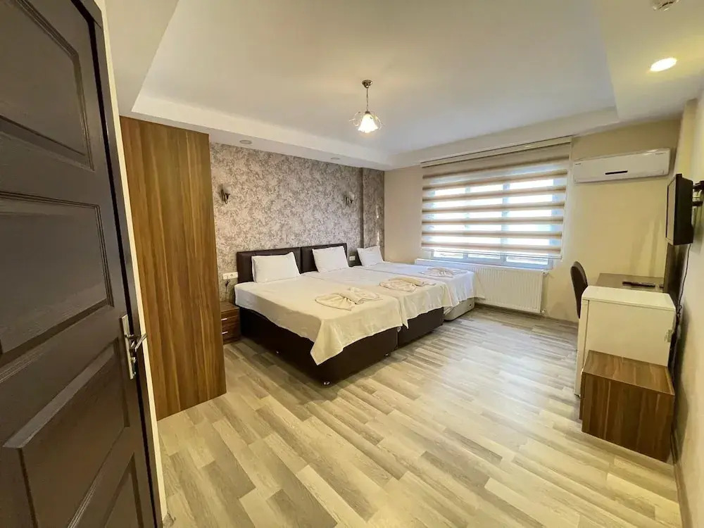 Ikarus Hotel