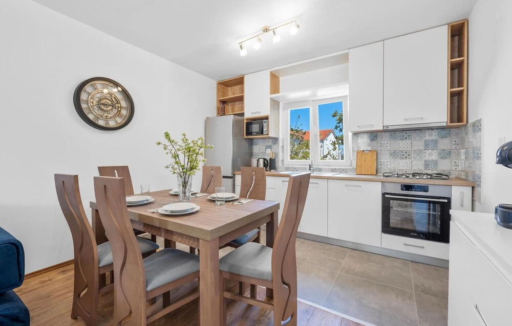 2 Bedroom Nice Home In Betina