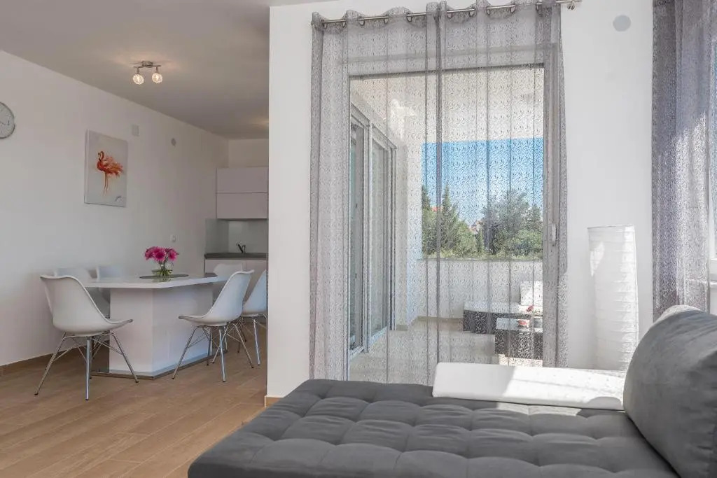 Villa Star 6 luxury apartment with a pool