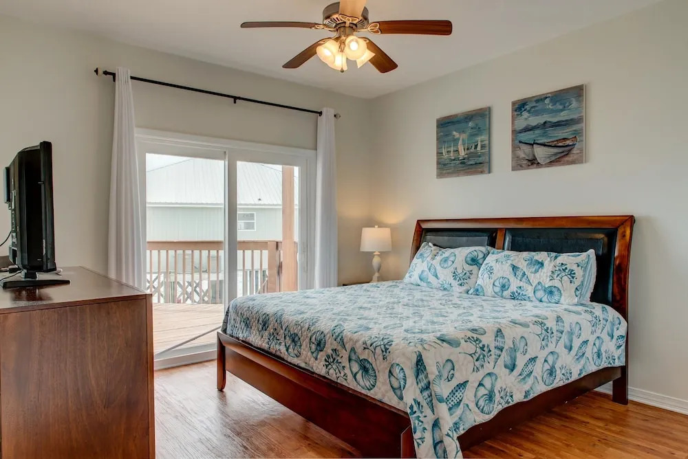 Wave Louder - 105 Spanish Ct