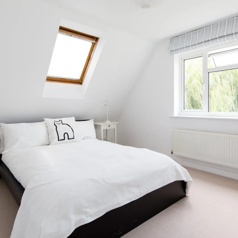 Secluded rural retreat close to beach - sleeps 12
