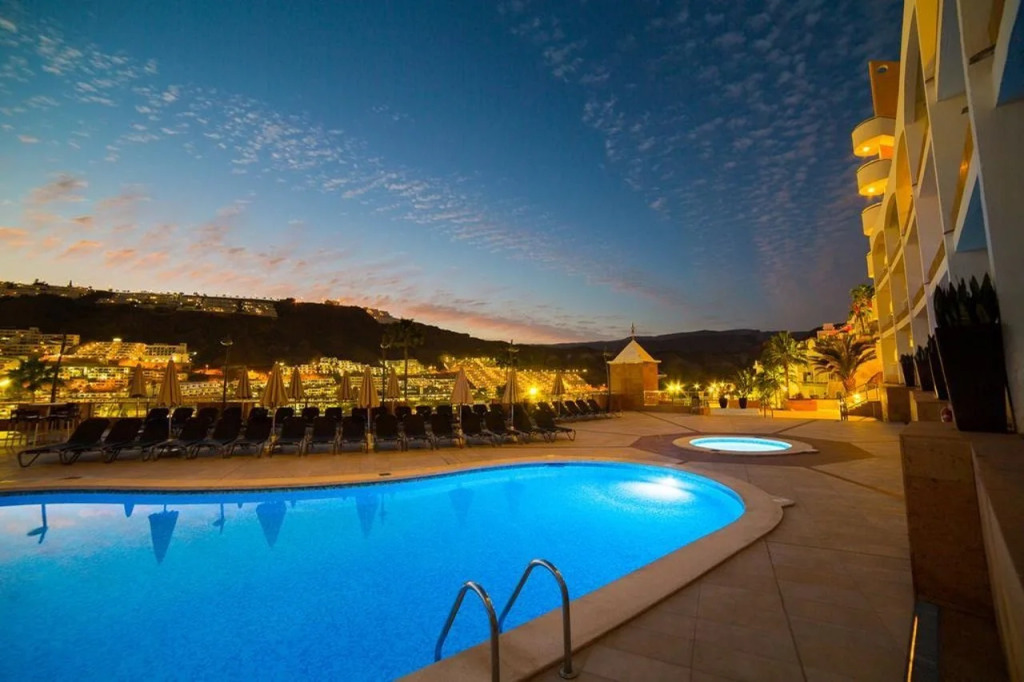 Apartamentos Cabau Altair