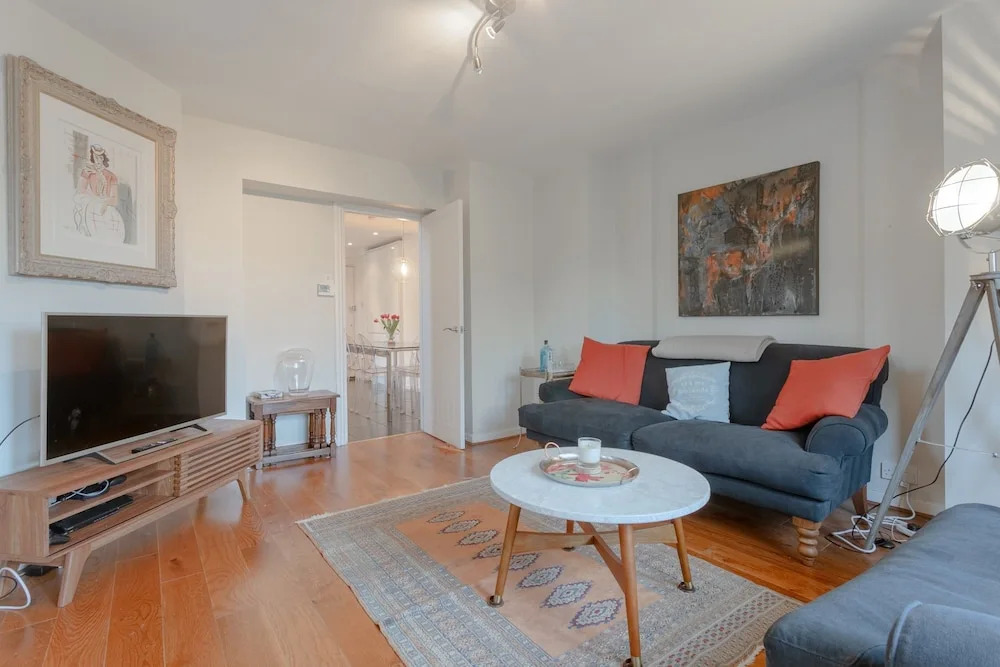 Stunning 2 Bedroom Flat in Converted Church in Bethnal Green