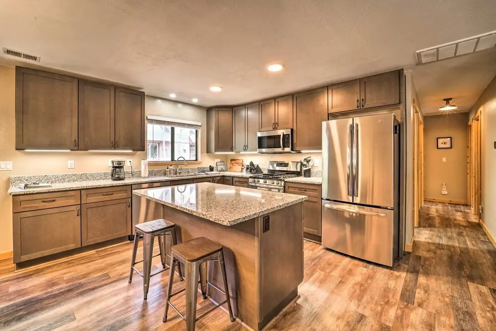5 Mi to Donner Lake: Home w/ Shared Hot Tub