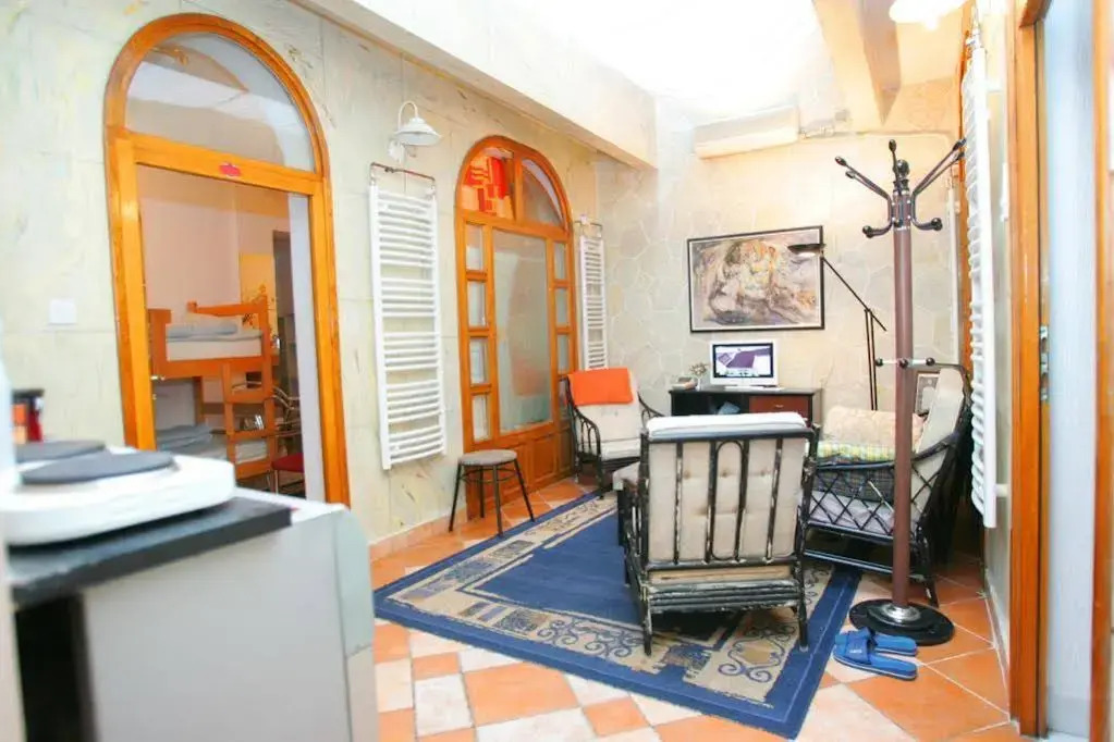 Hostel 021