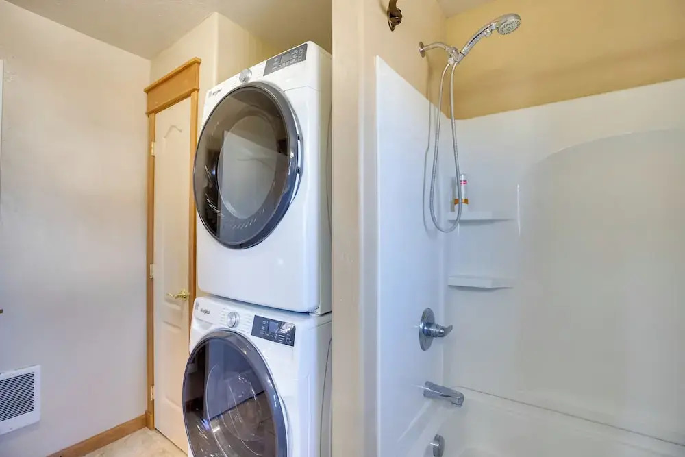 3 Blocks to Main St: Cozy Gunnison Retreat!
