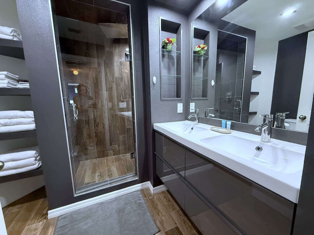 South Facing Villa - Modern Finishes