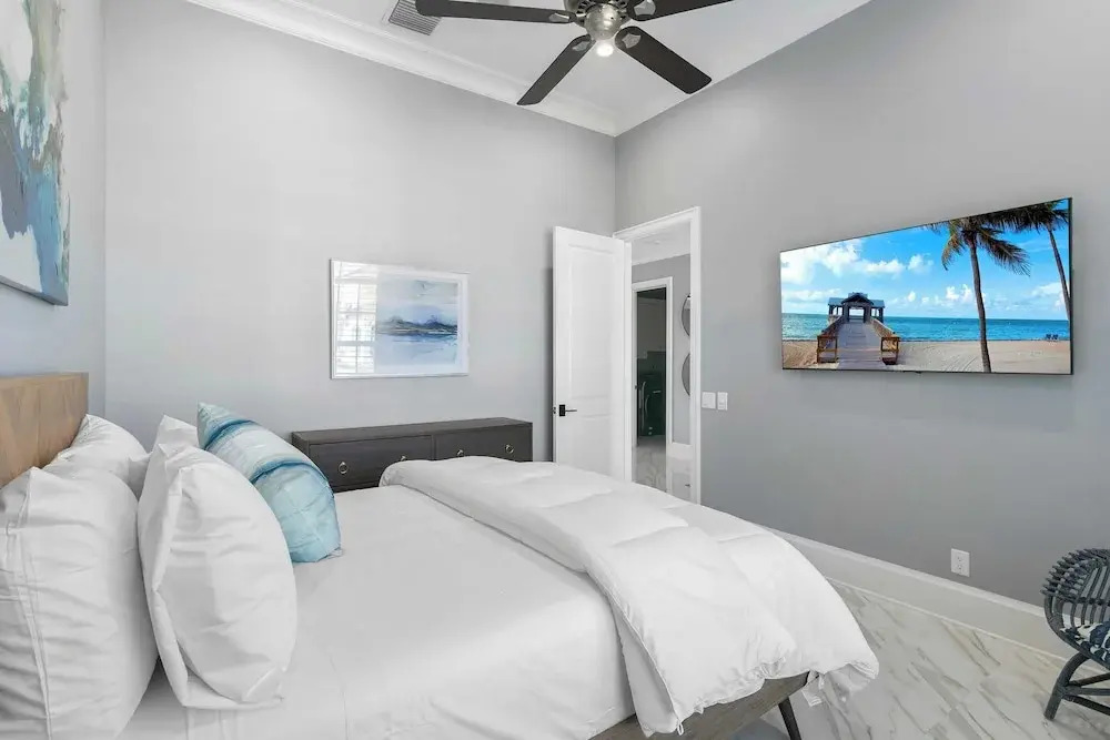 Marco Polo by Avantstay Waterfront 5bdr, Pool, Spa, Fire Pit, Walk to Beach
