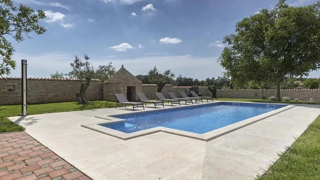 Ive in Orbanići with 5 bedrooms and 2 bathrooms