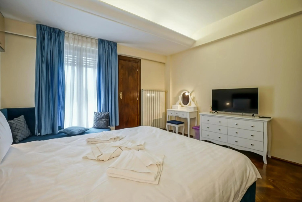 Lovely - 3 Bdr. Serviced Apartment In Old Town