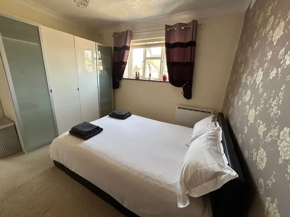 Homely 2-bed Apartment - Sleeps 3 & Parking