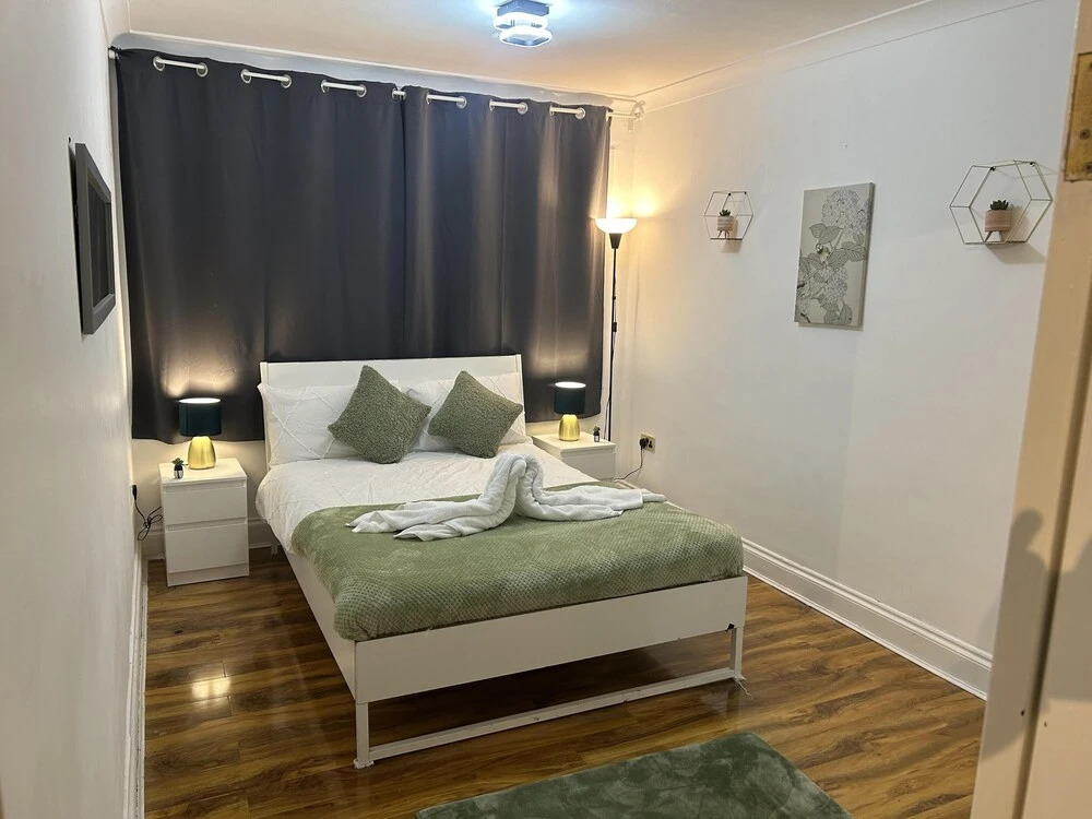 Private Family Flat Near Paddington and Royal Oak