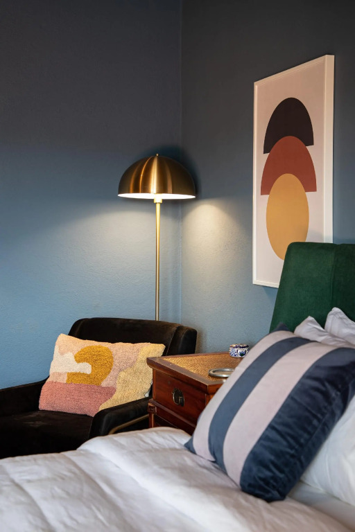 HOLT Balcones Guesthouse - King Bed Room