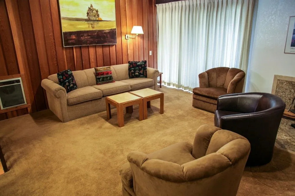 Mammoth West 111 Cozy Condo, Just A Short Walk to Canyon Lodge by RedAwning