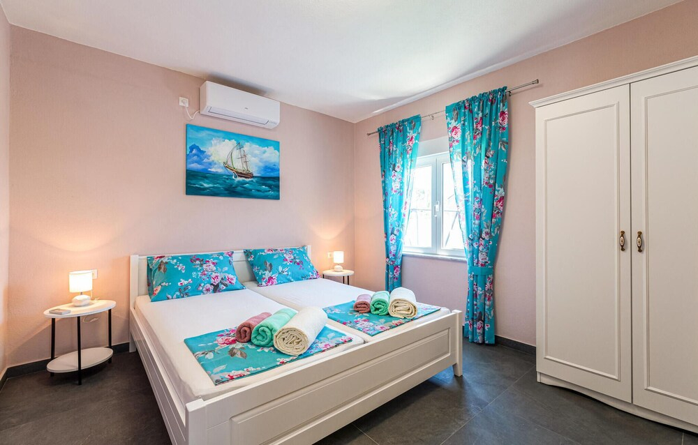 Amazing Home in Benkovac With Outdoor Swimming Pool, Wifi and 6 Bedrooms