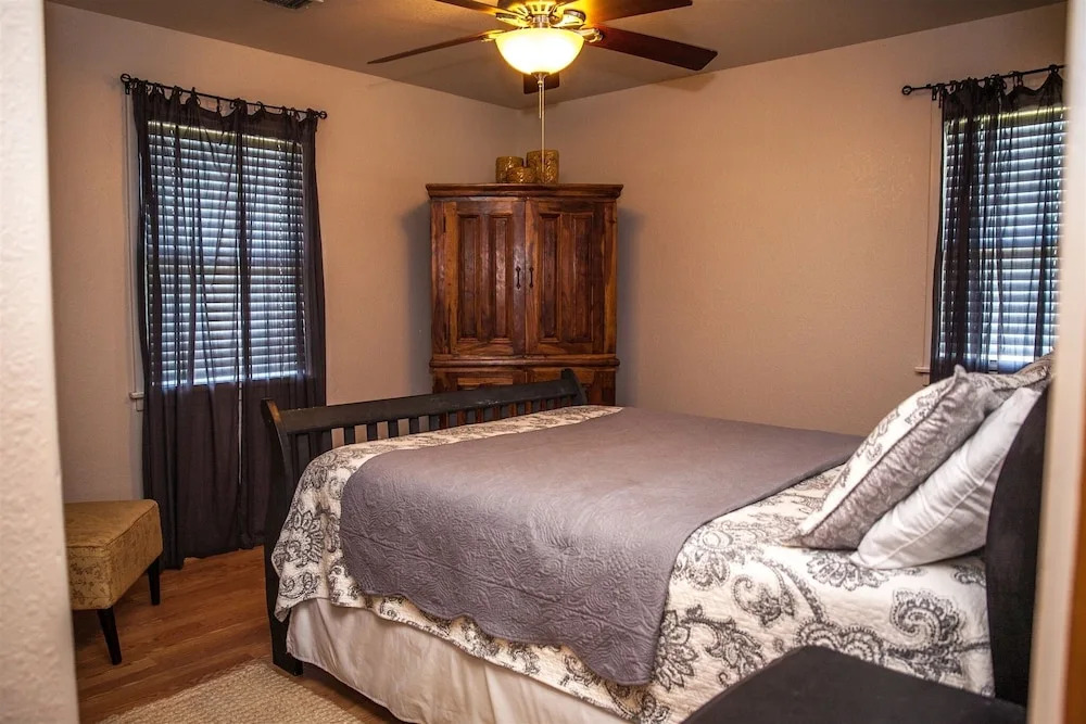 Austin's Pointe 4 Bedroom Cottage by RedAwning