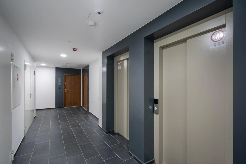 WestSide River Apartment