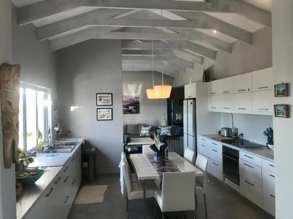 HIDDEN GEM A unique Golf Estate, Game Reserve north facing 6 sleeper 3 en suite bedrooms with 12m Solar Warmed Lap Pool