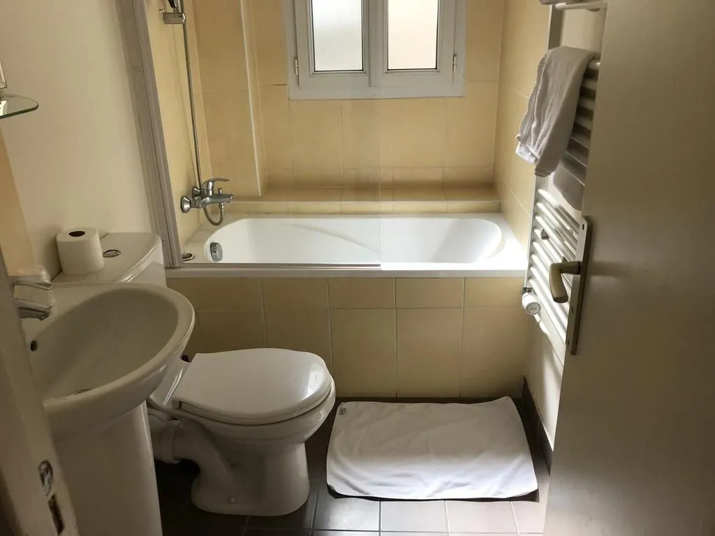 Hôtel des Bains 24h 7j Paris centre à 10 min
