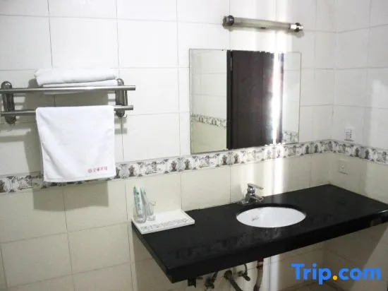Tieling Traffic Hotel