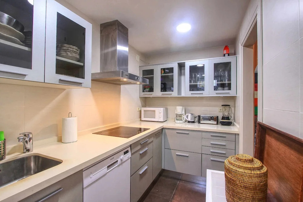 1152 Beachfront 2 Family Apartments 6 Bedr. Sleeps 15