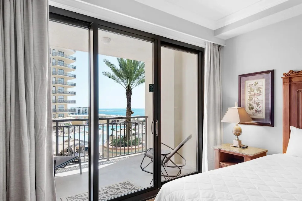 Emerald Grande W222- Rexford's Beach Retreat