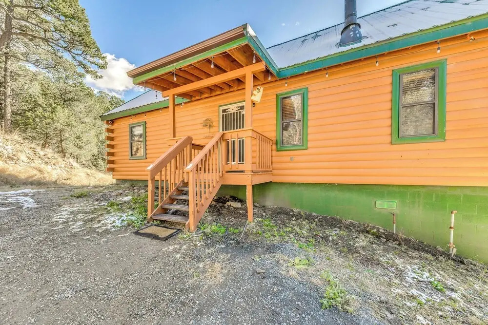 16 Mi to Ski Apache: Ruidoso Cabin Rental