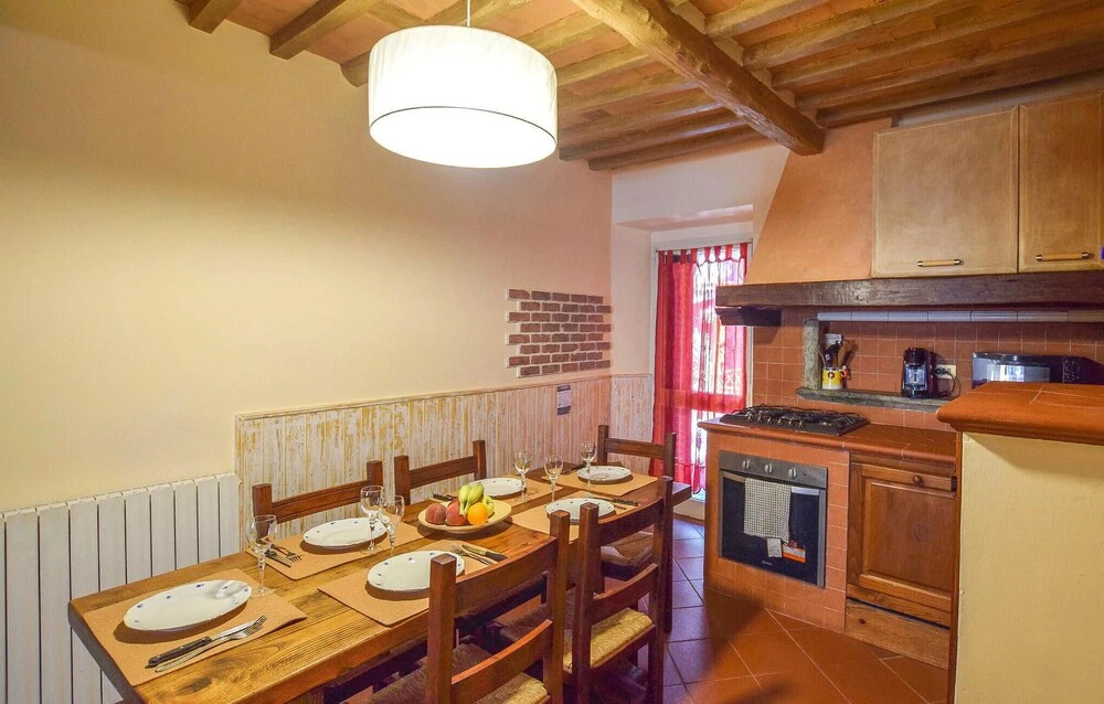 Stunning Home in Camaiore With 3 Bedrooms and Wifi