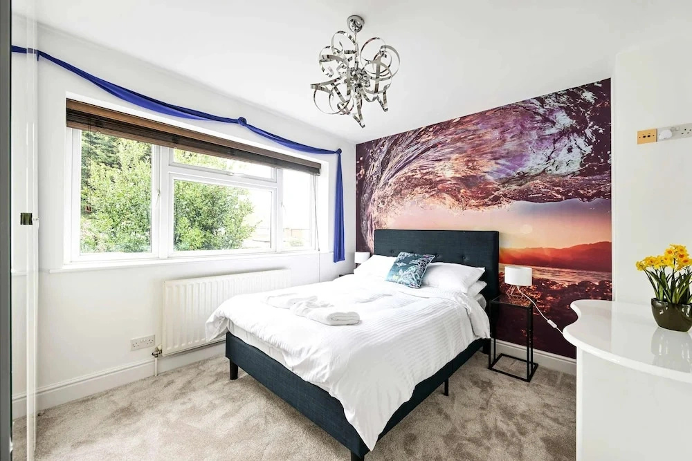 Windsor 5-bed House - Stroll to Castle - Sleeps 13
