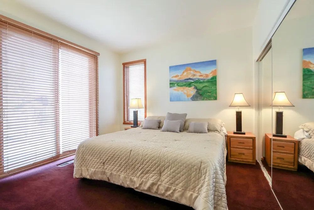 Snowcreek V 999 Mammoth Mountain Views, Private Washer Dryer, Pet-Friendly by RedAwning