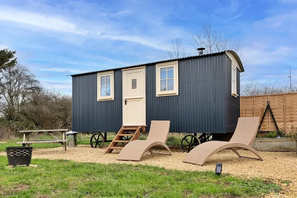 Glamping in Northamptonshire Near Cotswolds