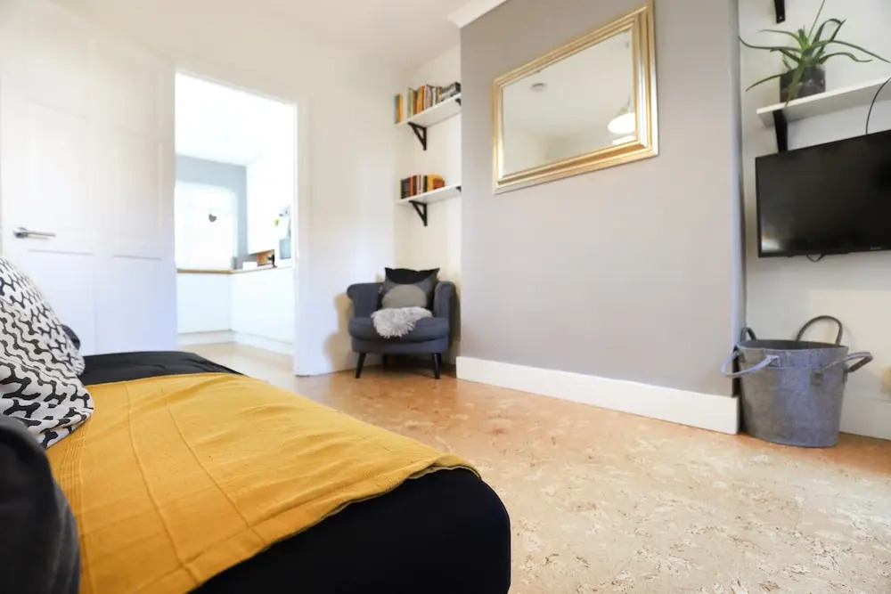Cosy Flat in Great Location by Station