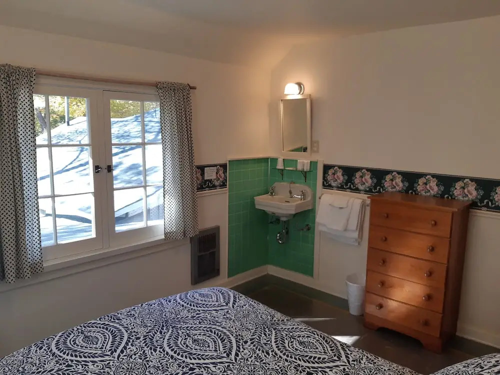 Miners Bay Lodge