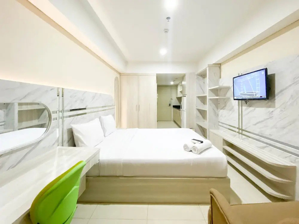 Nice and Elegant Studio Apartment at Warhol  Residence By Travelio