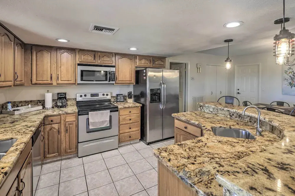 Private Pool & Hot Tub: Havasu Getaway!