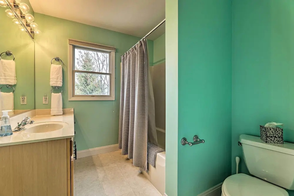 Bright Manistee Condo w/ Beach + Pool Access!