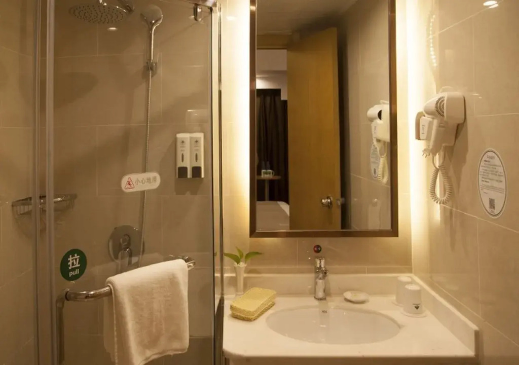 GreenTree Inn Bengbu Longzihu District Railway Station Express Hotel