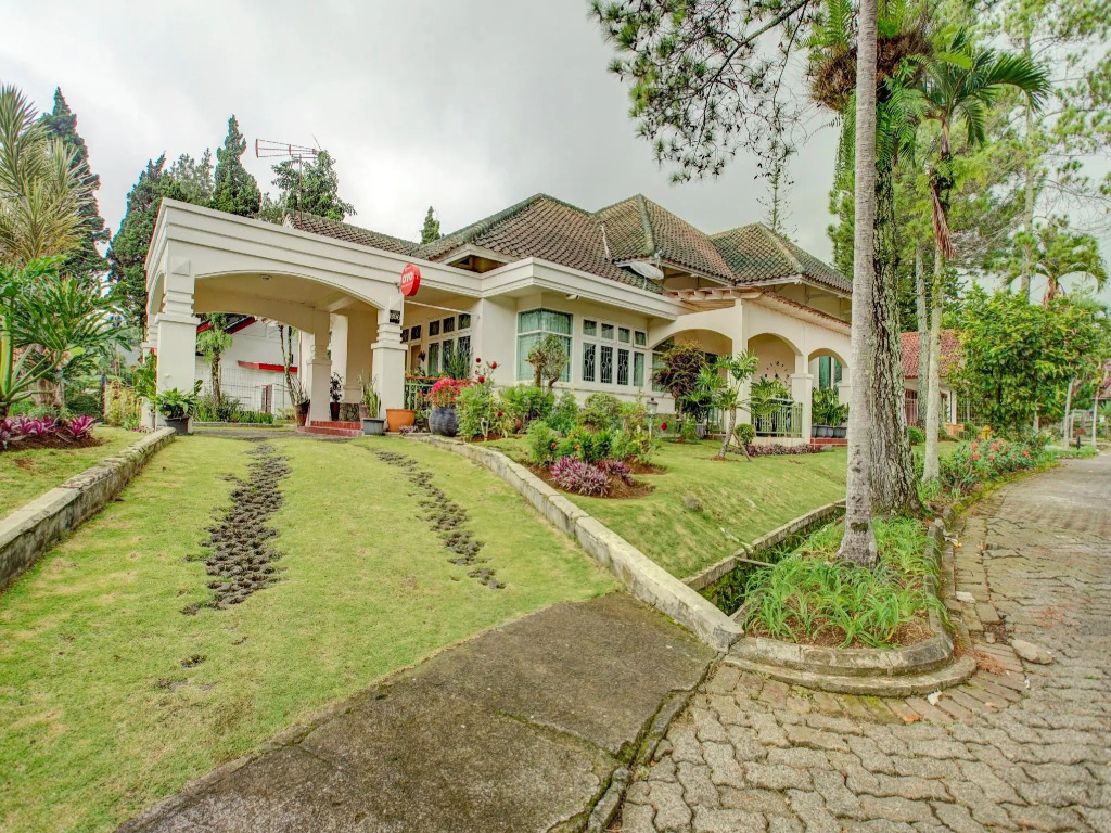 OYO 90080 Villa Lotus E06