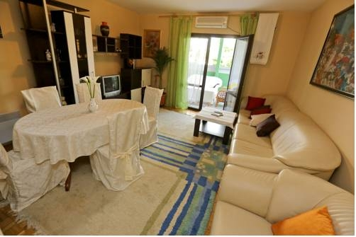 Apartments and Rooms Anika