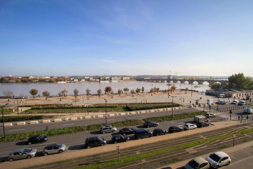 Lovely Flat Overlooking the Garonne