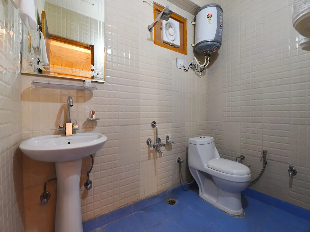 Rajinder Regency By OYO Rooms