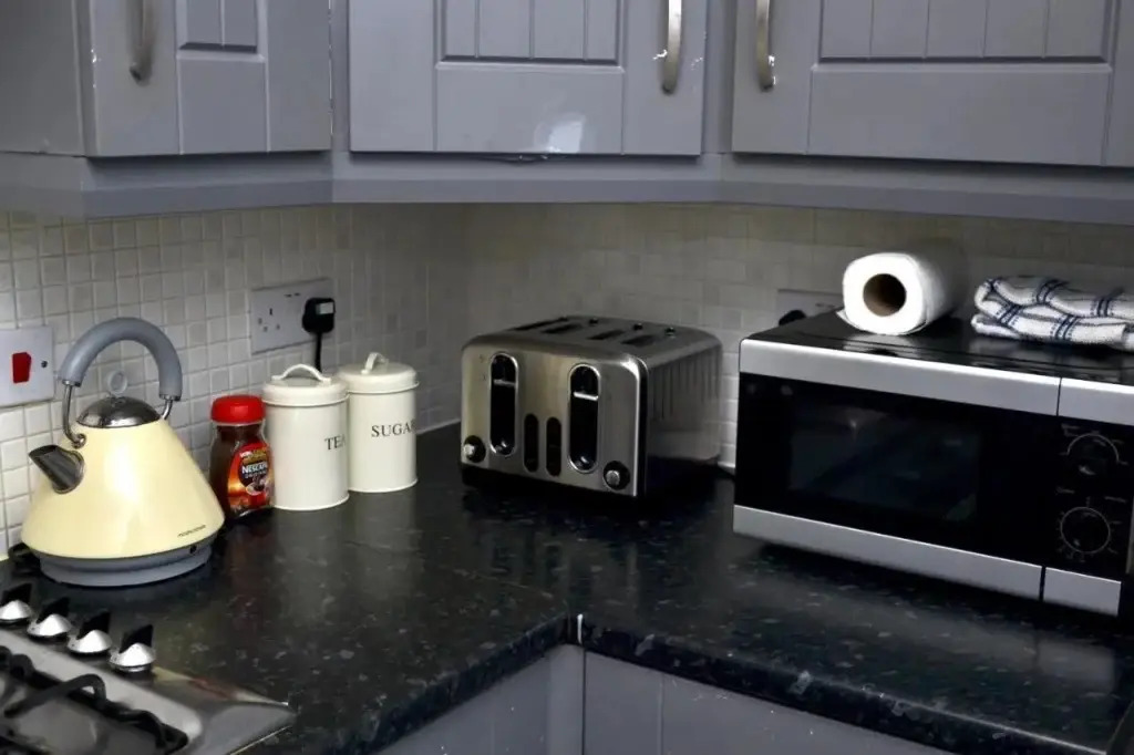 Convenient 3 Bedroom Home Fast Wi-Fi Free Parking