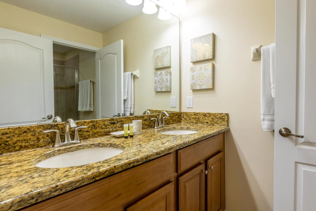 Spetacular TownHome With Private Pool close to Disney 8919PP