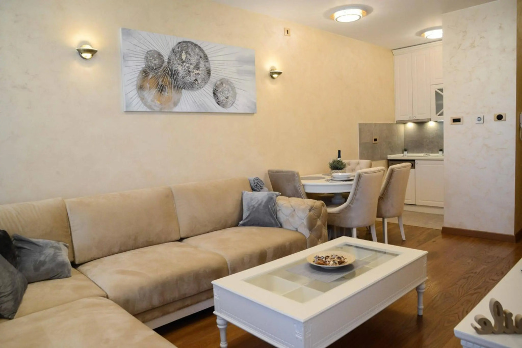 Tesla 70 Apartment
