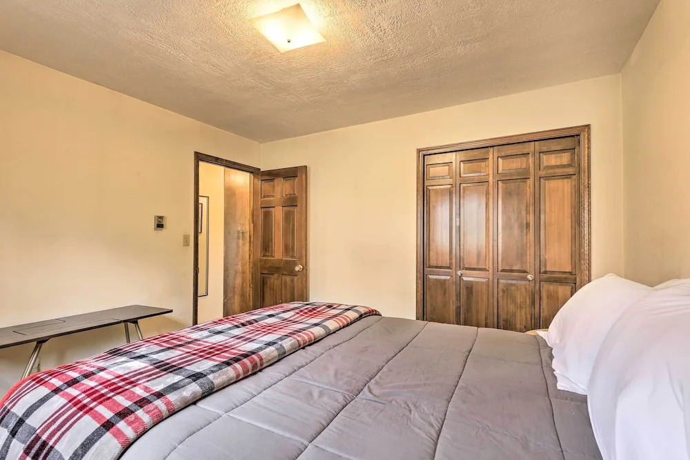 2 Mi to Grand Lake: Cabin w/ Fireplace & Library!